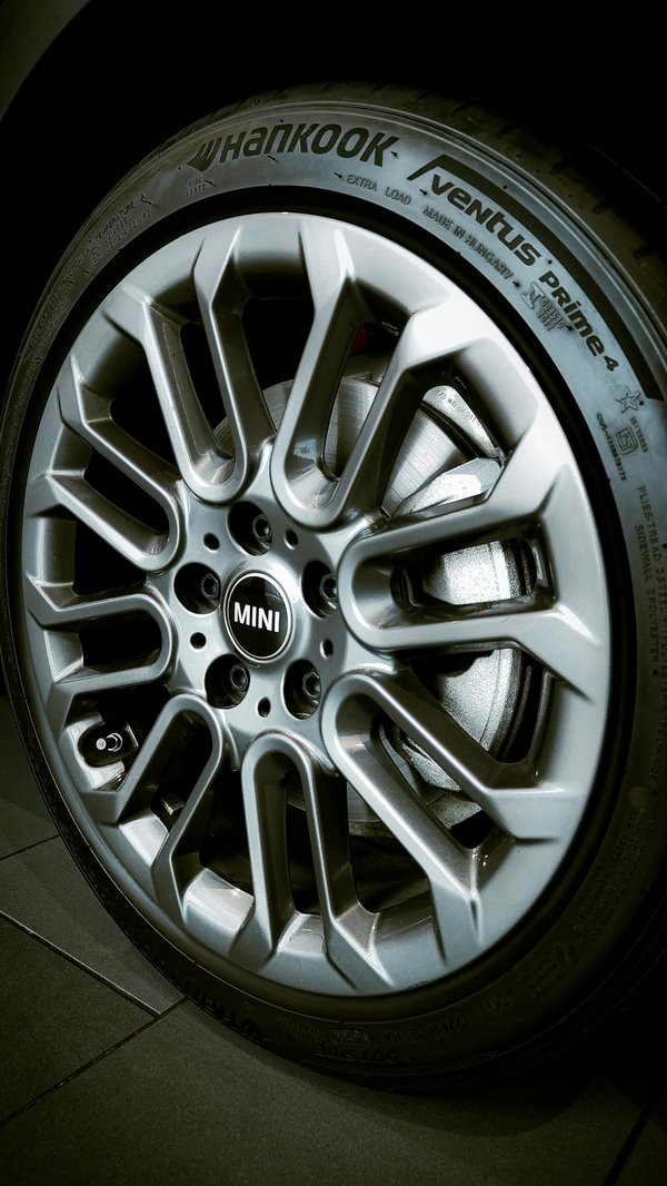 Achat de pneus en ligne : les meilleures offres du moment !